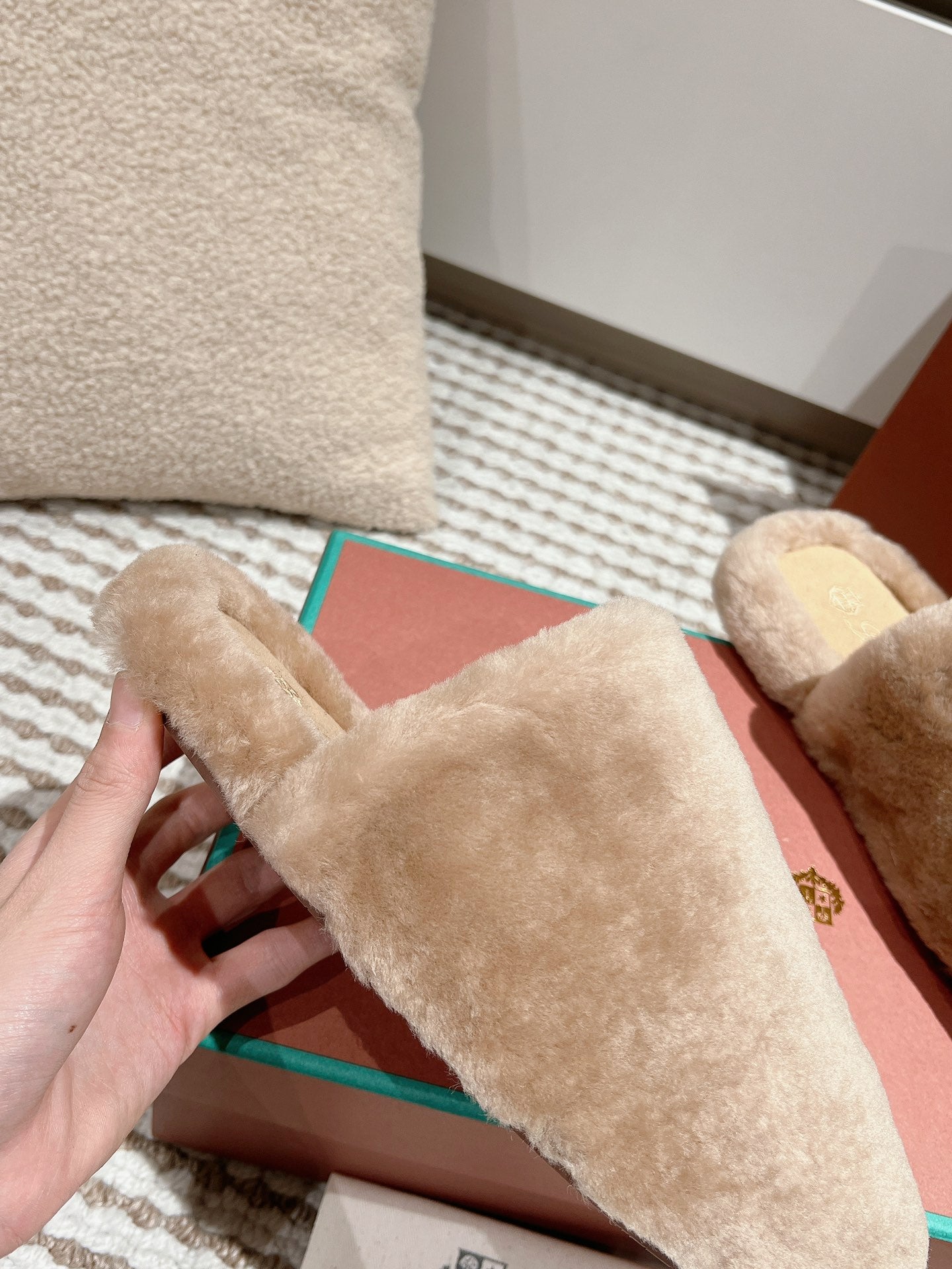LP NATURAL WINTERCOZY WOOL ALMOND SLIPPERS - 35