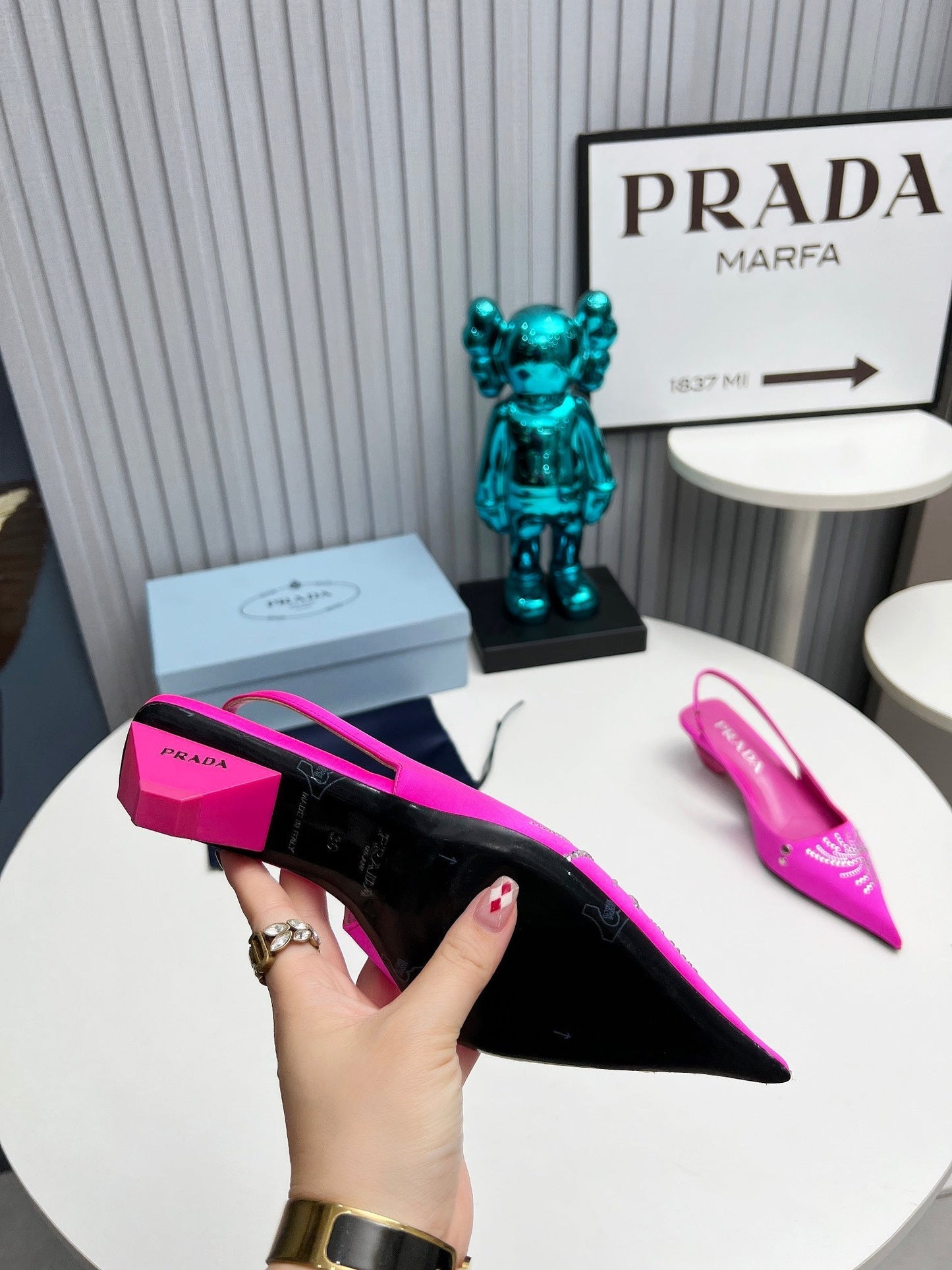 PRADA 26S ГОСТРОНОСІ ТУФЛІ-СЛІНГБЕКИ 40 ММ З РОЖЕВОГО АТЛАСУ З ДЕКОРОМ З КРИСТАЛІВ