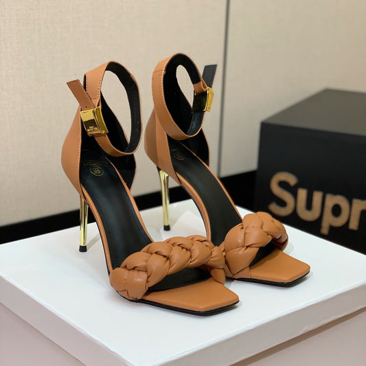 BALMAIN 26S БОСОНІЖКИ НА ВИСОКИХ ПІДБОРАХ З ПЛЕТЕНИМИ РЕМІНЦЯМИ 95 ММ З КОРИЧНЕВОЇ ТЕЛЯЧОЇ ШКІРИ