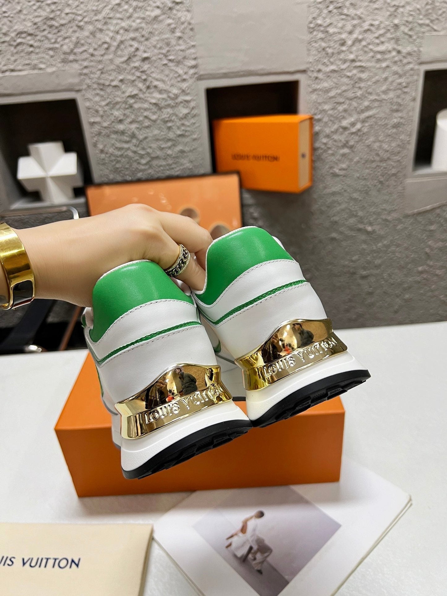 LV WOMEN SNEAKER IN WHITE MIX GREEN CALFSKIN - 35
