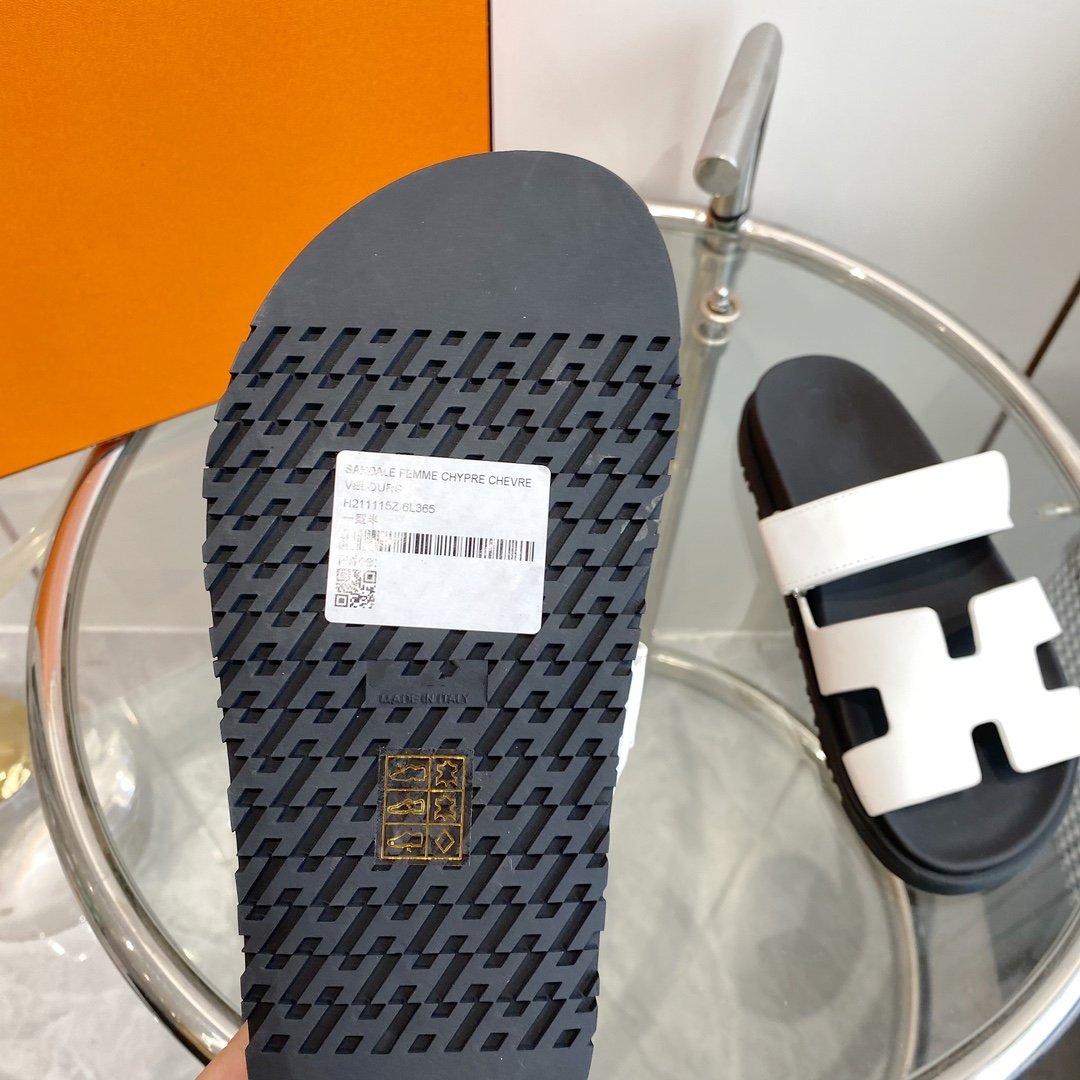 Chypre Sandal White Mastic Calfskin Leather - 35
