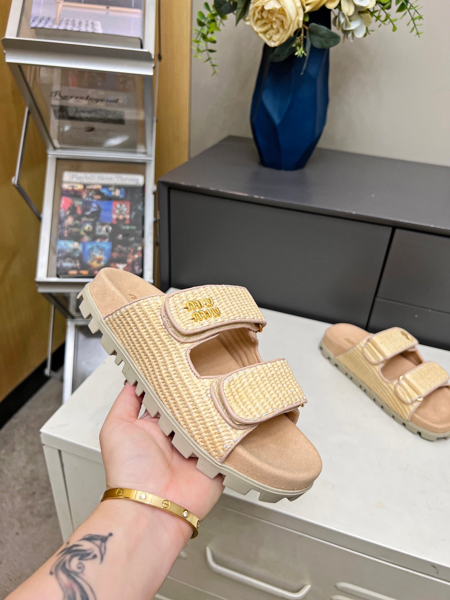 MM DOUBLE STRAP FLAT SANDALS IN BEIGE RAFFIA - 35
