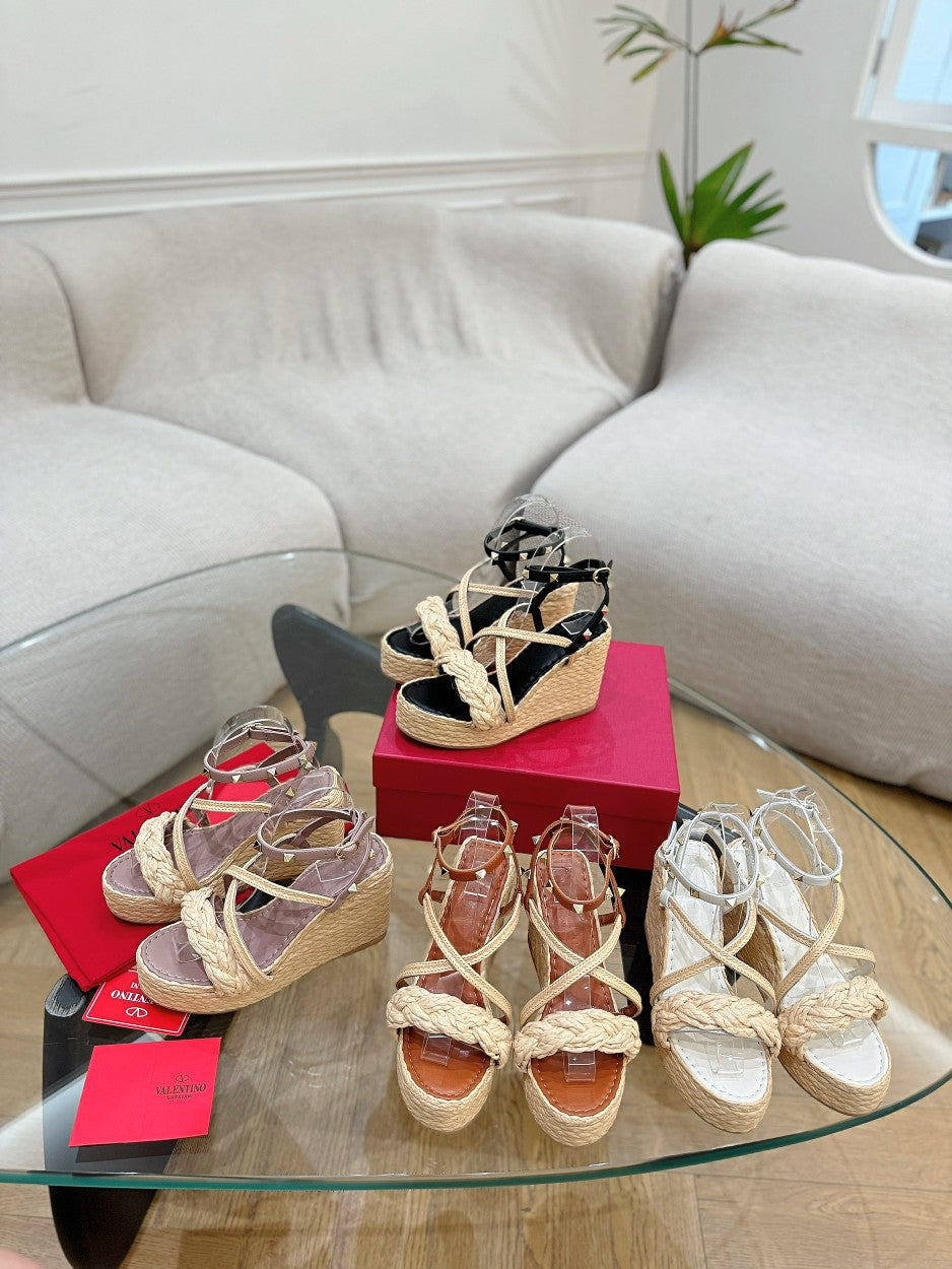 GARAVANI ROCKSTUD WEDGE SANDALS IN BRONZE BROWN CALFSKIN AND BEIGE RAFFIA - 35