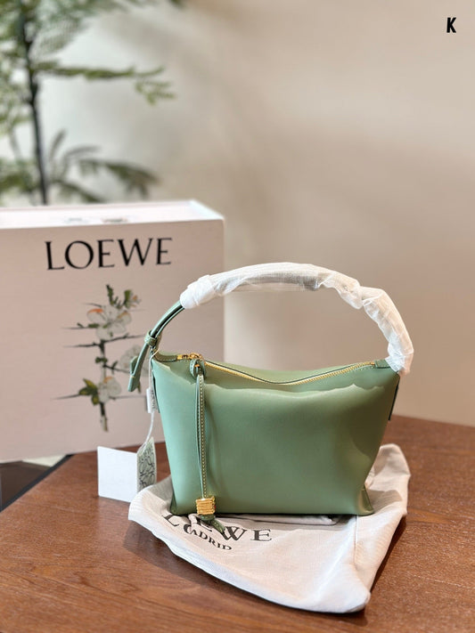 СУМКА LOEWE LUNA HOBO 20 З ТЕЛЯЧОЇ ШКІРИ М'ЯТНО-ЗЕЛЕНОГО КОЛЬОРУ