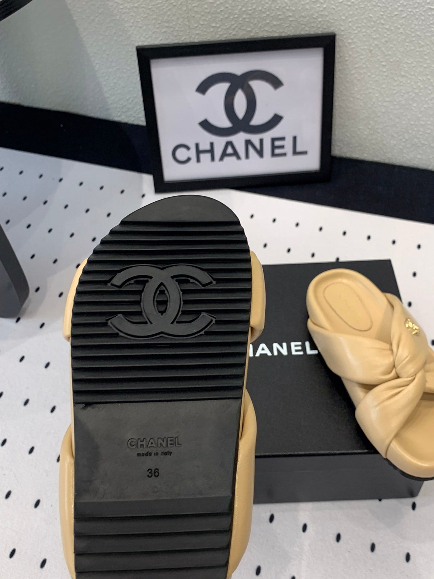 TWISTED SLIPPERS IN DARK CREAM LAMBSKIN - 35