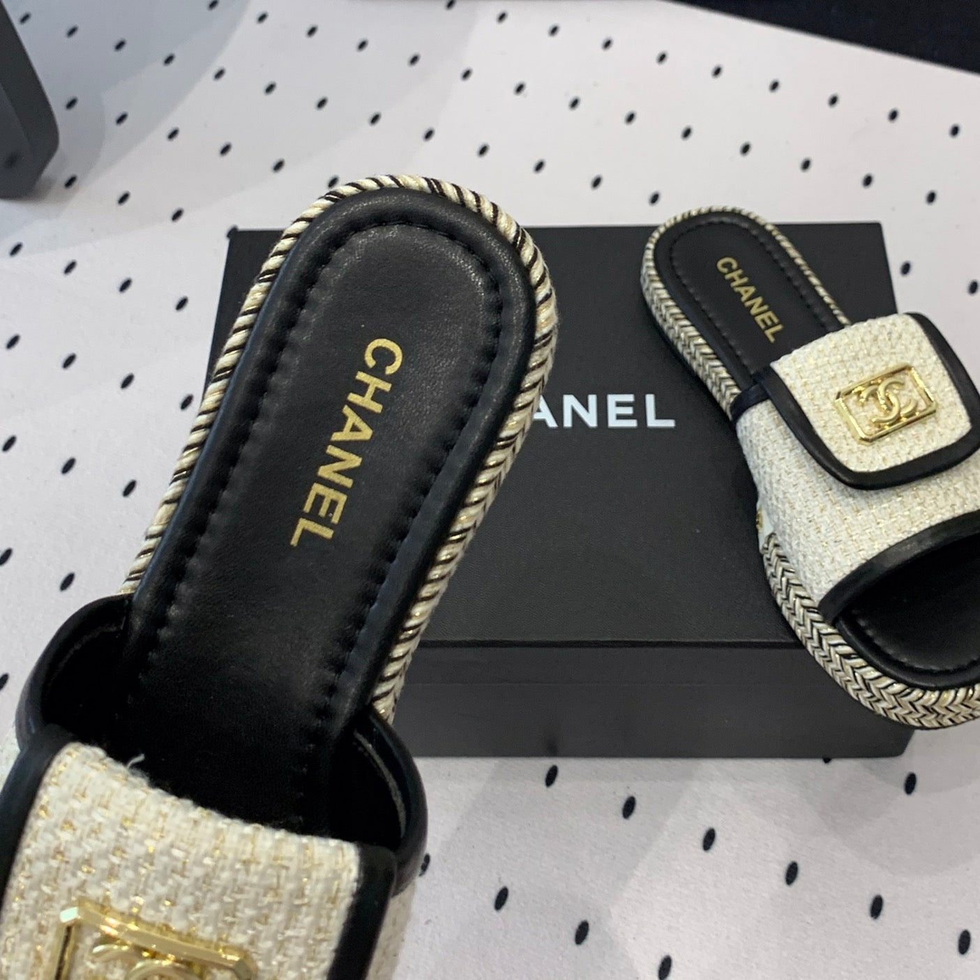Double CC Women New Trendy Calfskin Slippers White Black - 35