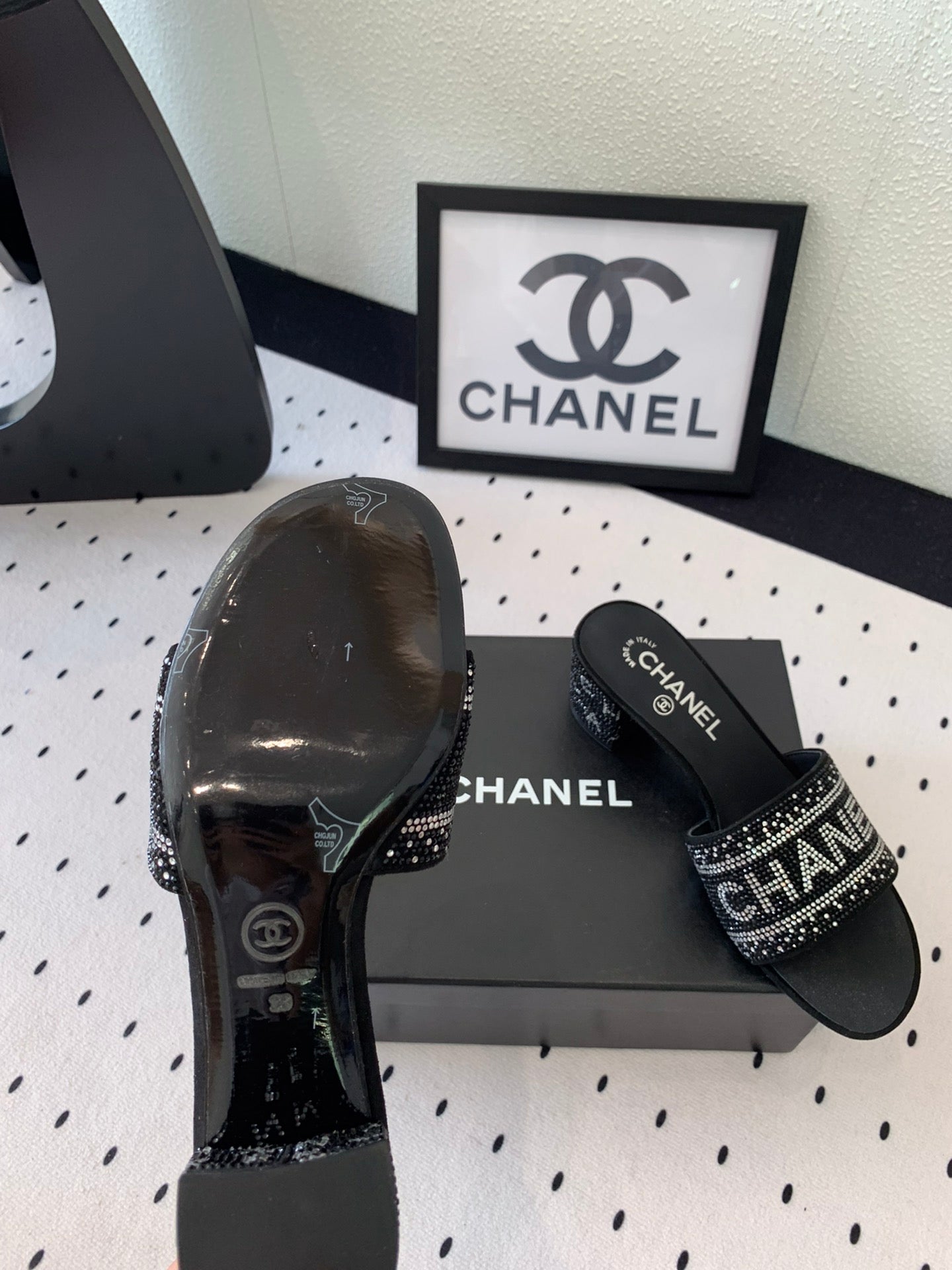 CC RHINESTONE LETTER HIGH HEELS BLACK AND WHITE LAMBSKIN - 35
