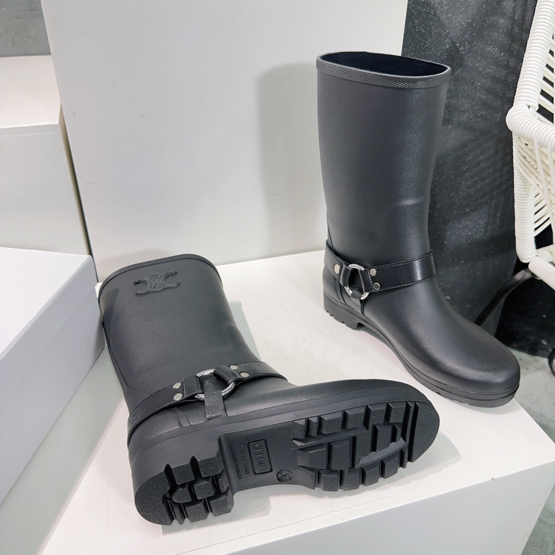 SHORT BOOTS IN BLACK RUBBER - 35