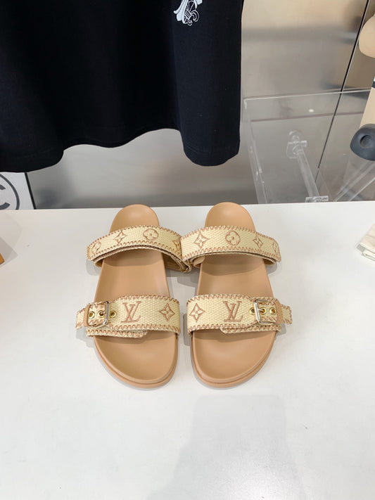 ЖІНОЧІ САНДАЛІ LV SUNSET DAD З ТКАНИНИ МОНОГРАМА БЕЖЕВОГО КОЛЬОРУ — 35