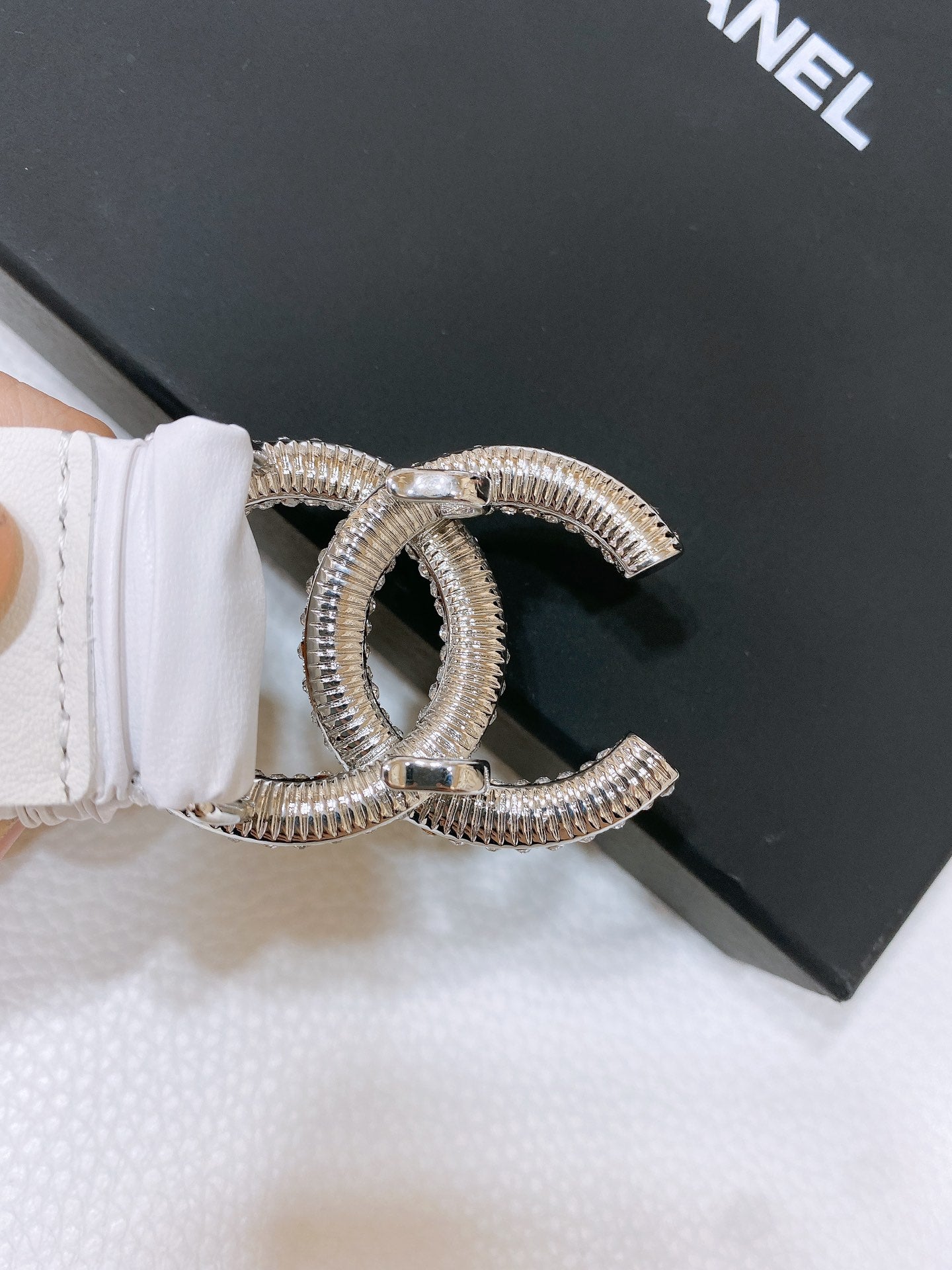 CC ELASTIC BELT 30MM IN WHITE CALFSKIN SILVER HARDWARE WITH RHINSTONES - 30