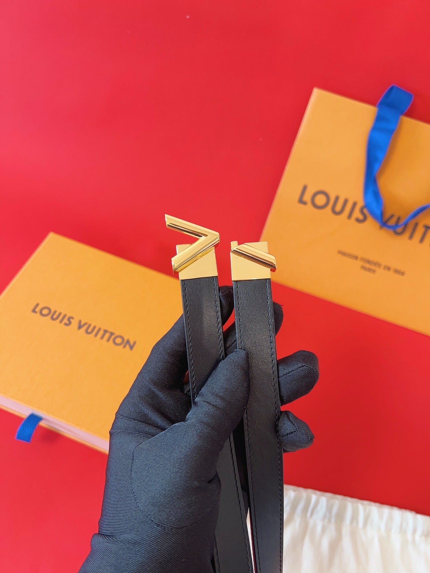LV GO-14 20MM BELT IN BLACK CALFSKIN GOLD HARDWARE - 30