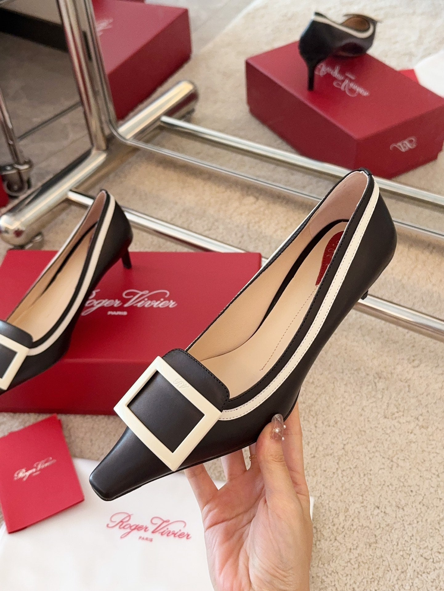 VIV’ CANARD PUMPS IN BLACK SHINY CALFSKIN - 34