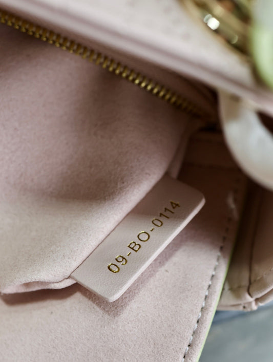 МІНІСУМКА LADY BAG 17 З стьобаної ШКІРИ ТЕЛЯТИ MACROCANNAGE ДИТЯЧОГО РОЖЕВОГО КОЛЬОРУ З РЕМІНЦЕМ БОЛОТНО-ЖОВТОГО КОЛЬОРУ