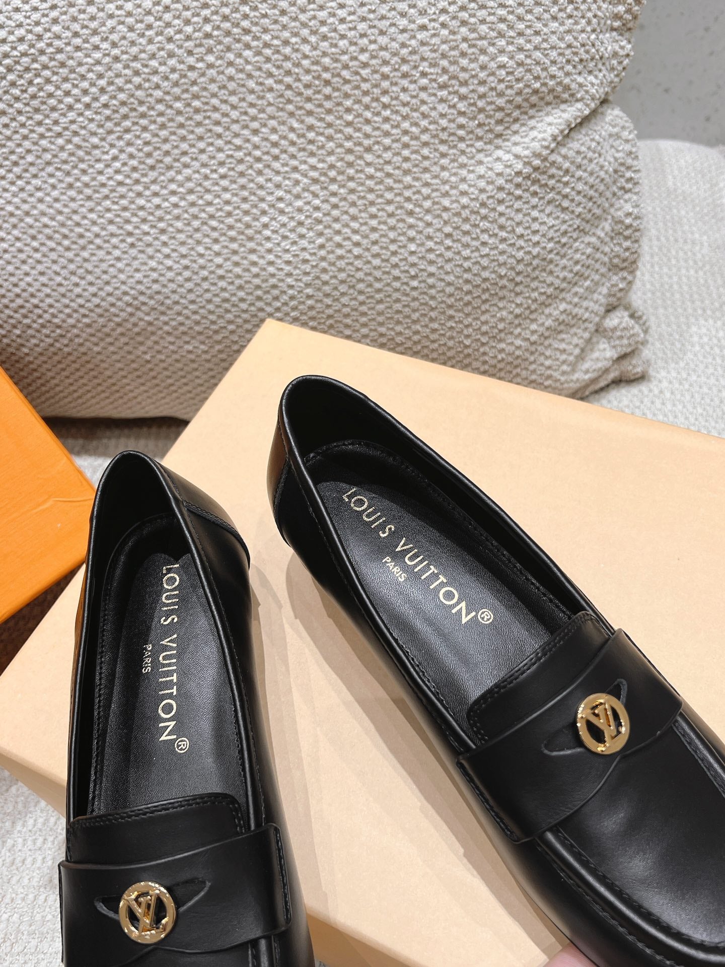 SOHO FLAT LOAFER IN BLACK CALFSKIN - 34