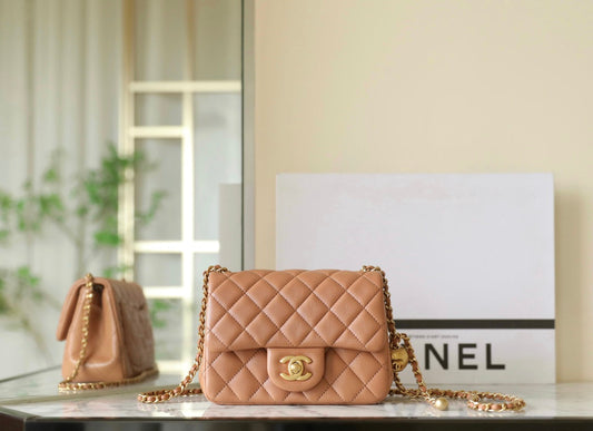 CHANEL стьобана сумка 25S, 18 СМ, зі світло-коричневої шкіри ягняти із золотистою фурнітурою