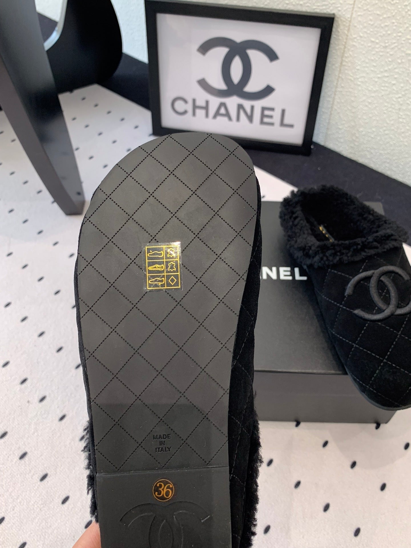 FLAT MULE IN BLACK SUEDE AND LAMB FUR LINING - 35