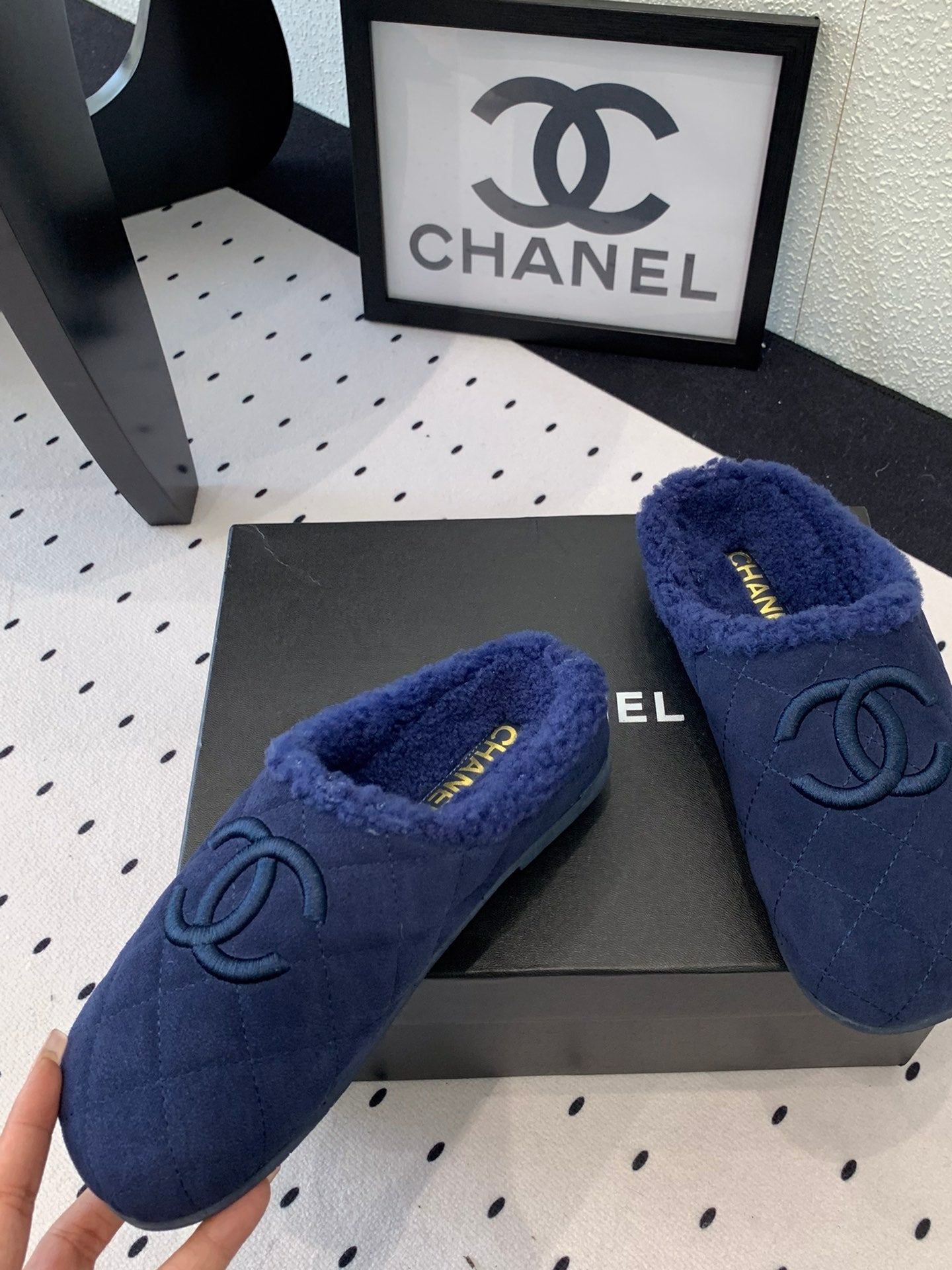 FLAT MULE IN NAVY BLUE SUEDE AND LAMB FUR LINING - 35