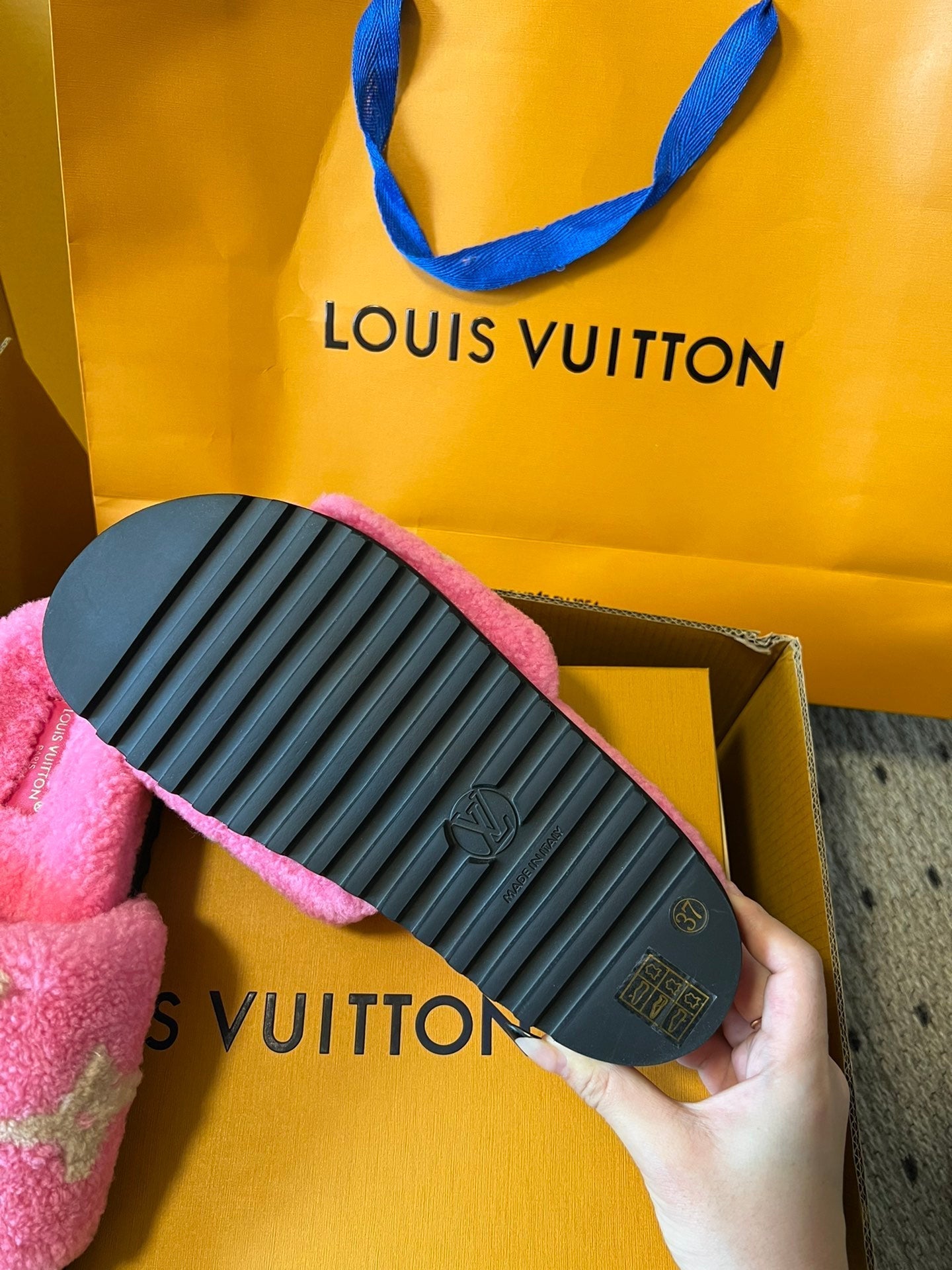 SLIPPER IN BRIGHT PINK FLEECE WITH CAMEL BEIGE LOGO - 35