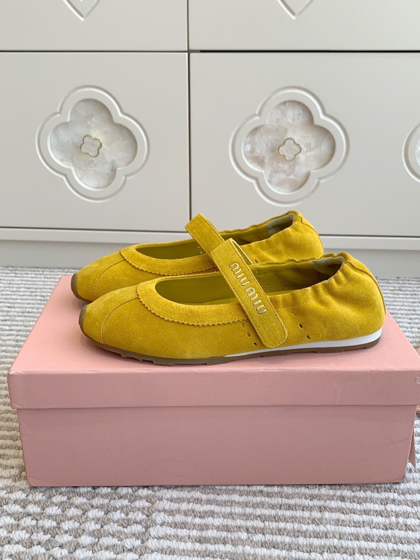 MARY JANE FLATS IN YELLOW SUEDE - 35