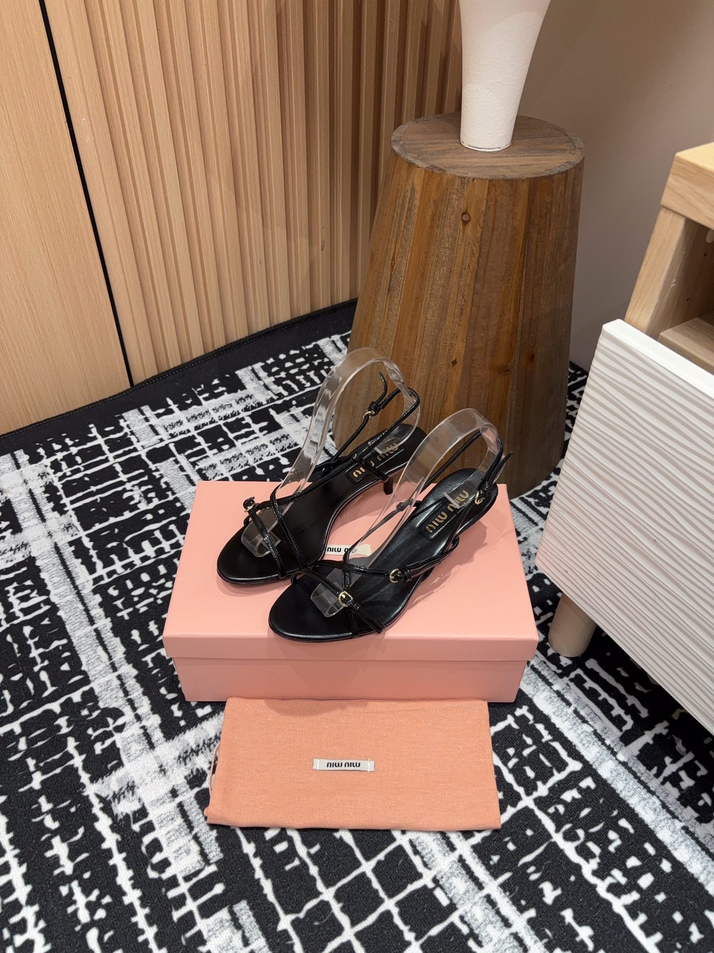 STRAP HIGH HEEL SANDALS IN BLACK SHINY LAMBSKIN - 35
