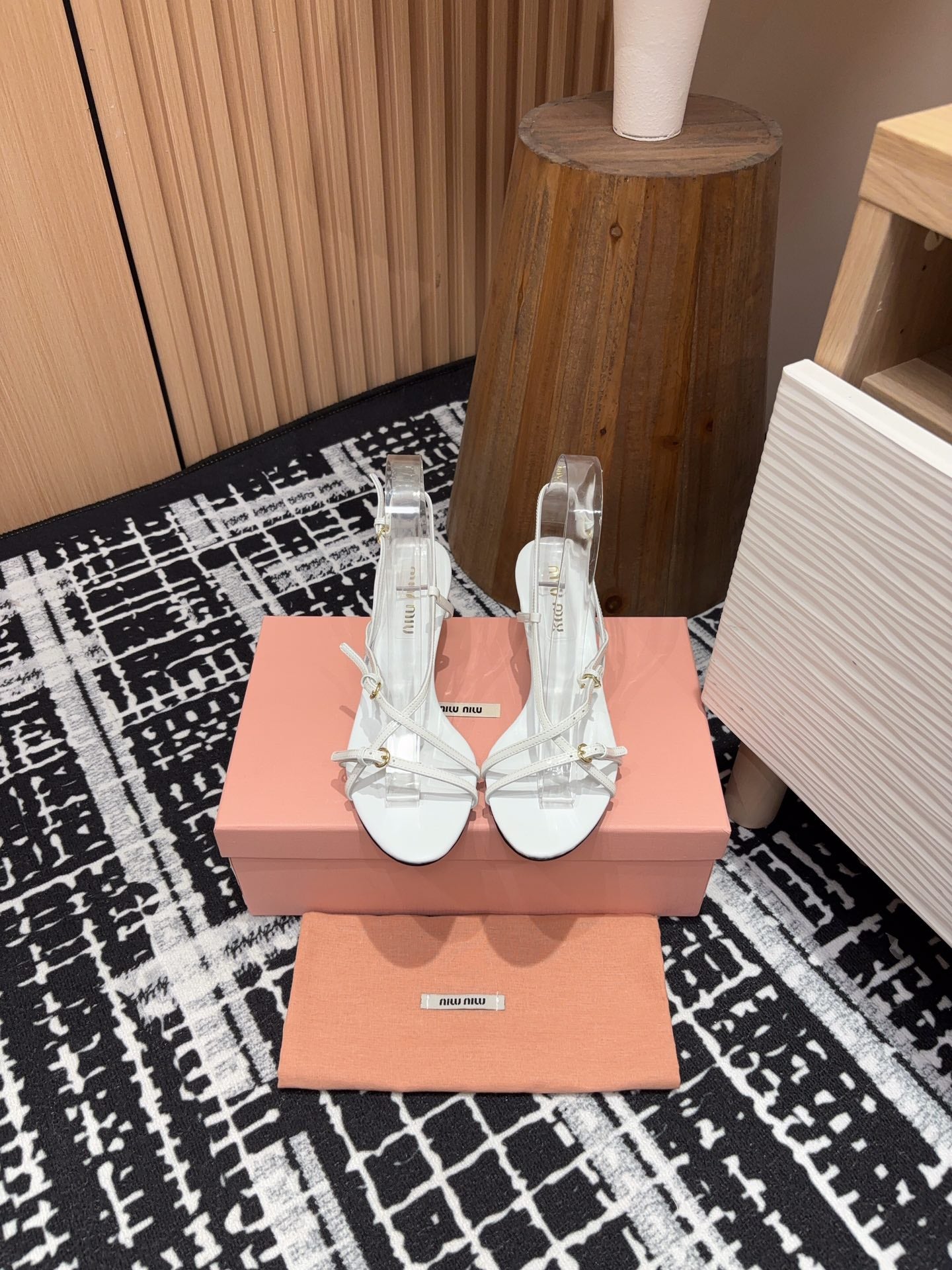 STRAP HIGH HEEL SANDALS IN WHITE SHINY LAMBSKIN - 35