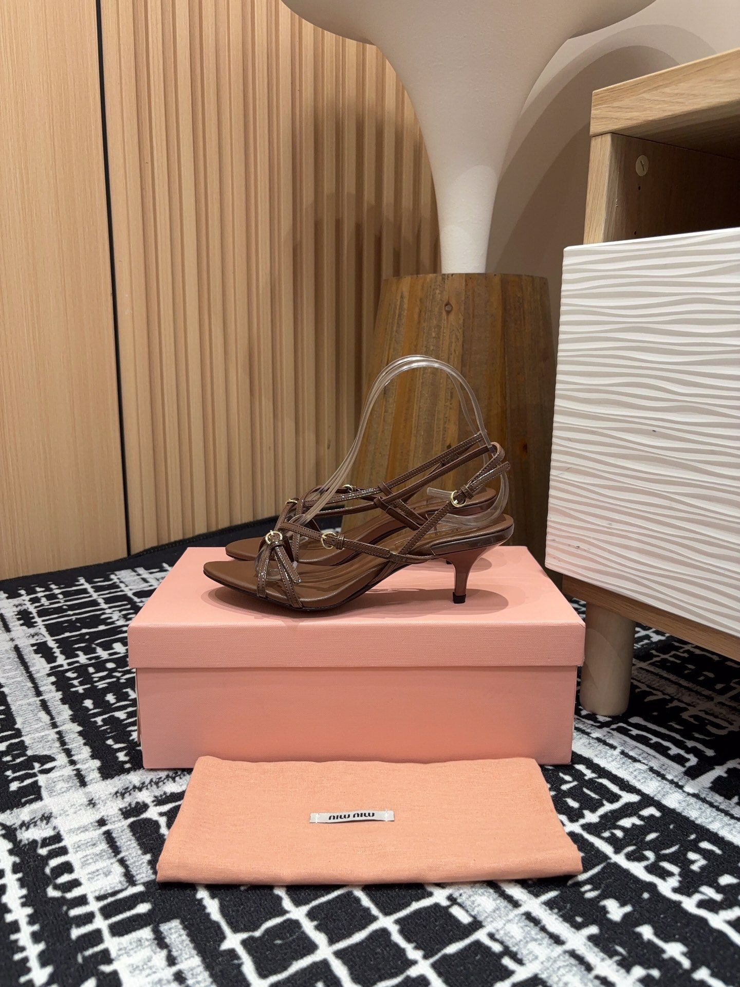 STRAP HIGH HEEL SANDALS IN CHOCOLATE SHINY LAMBSKIN - 35