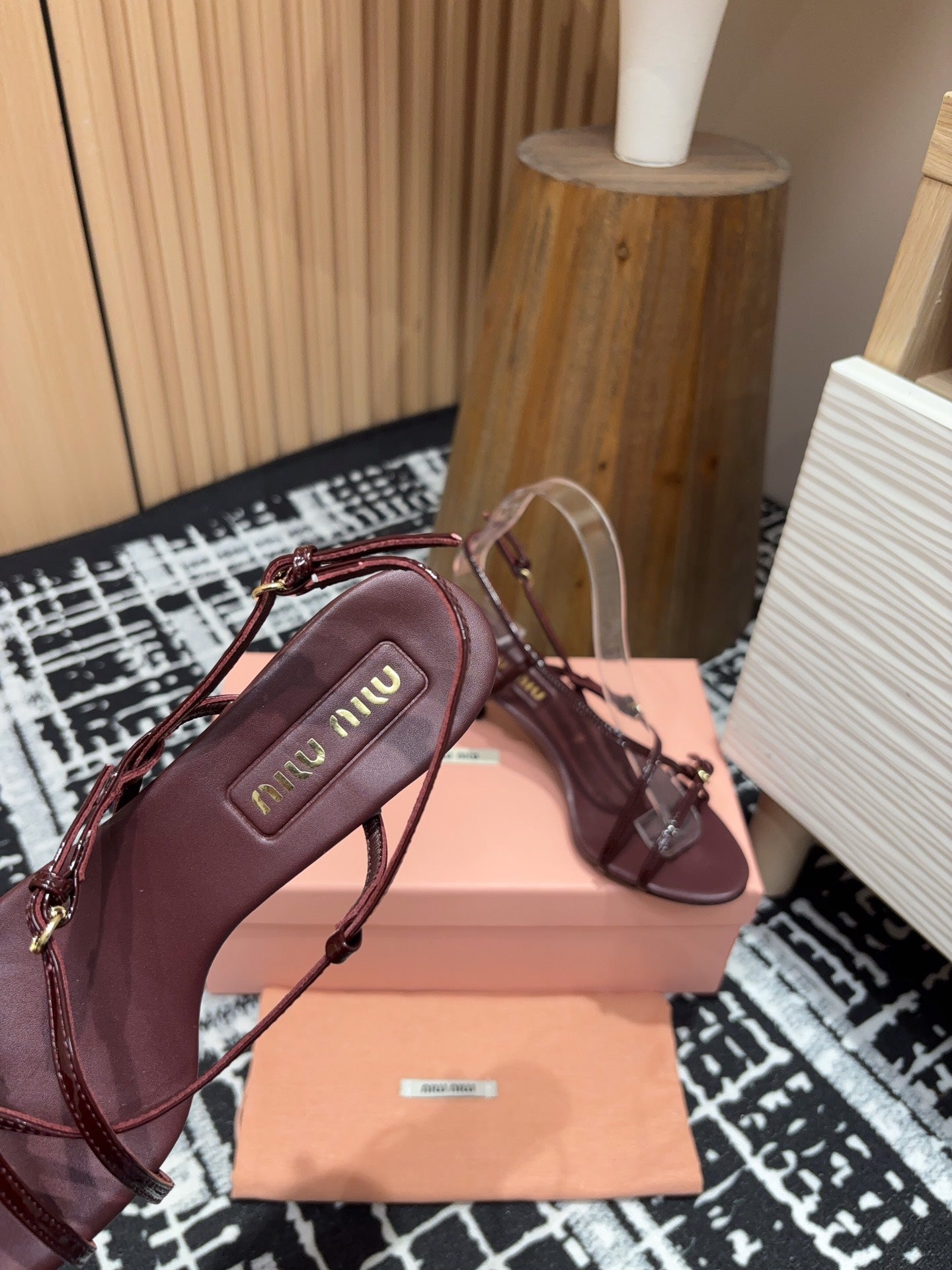 STRAP HIGH HEEL SANDALS IN WINE RED SHINY LAMBSKIN - 35