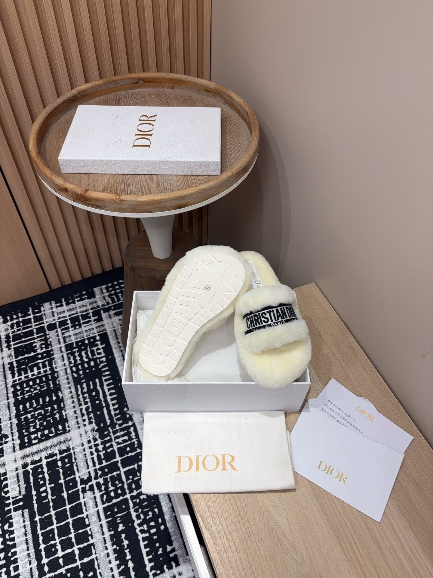 THICK-SOLE SLIPPERS WHITE CREAM SHEARLING WITH EMBROIDERED LOGO - 35