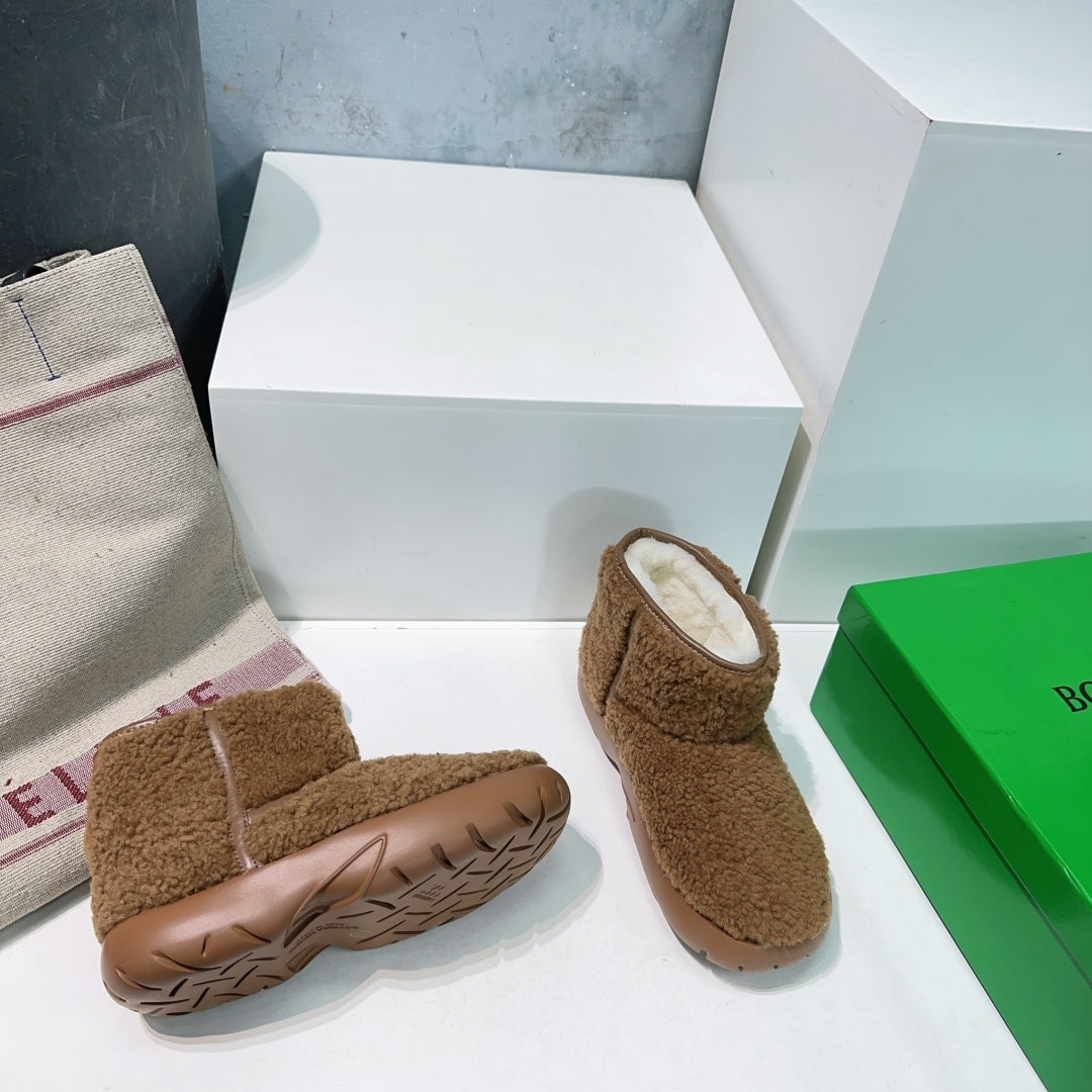 MINI ANKLE BOOT IN CHOCOLATE BROWN SHEARLING WITH ULTRA LIGHTWEIGHT RUBBER OUTSOLE - 35