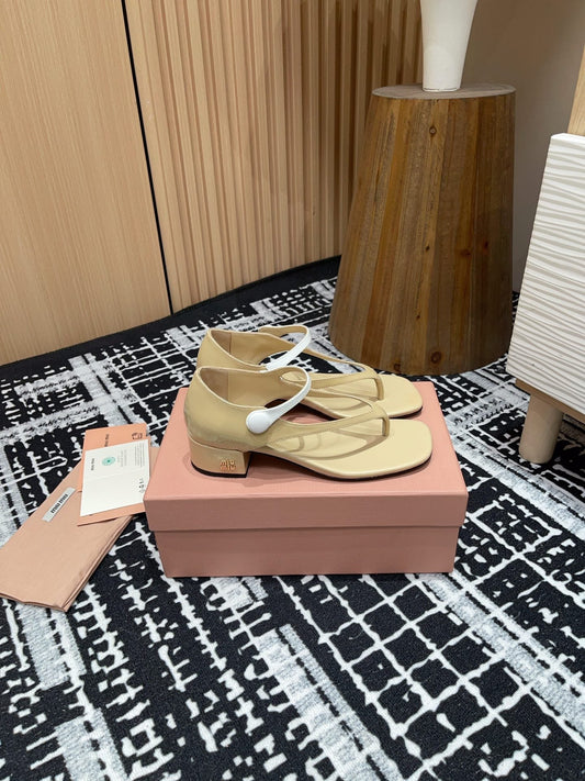 HIGH THONG SANDALS WITH WHITE STRAP IN BEIGE GLOSSY LAMBSKIN - 35