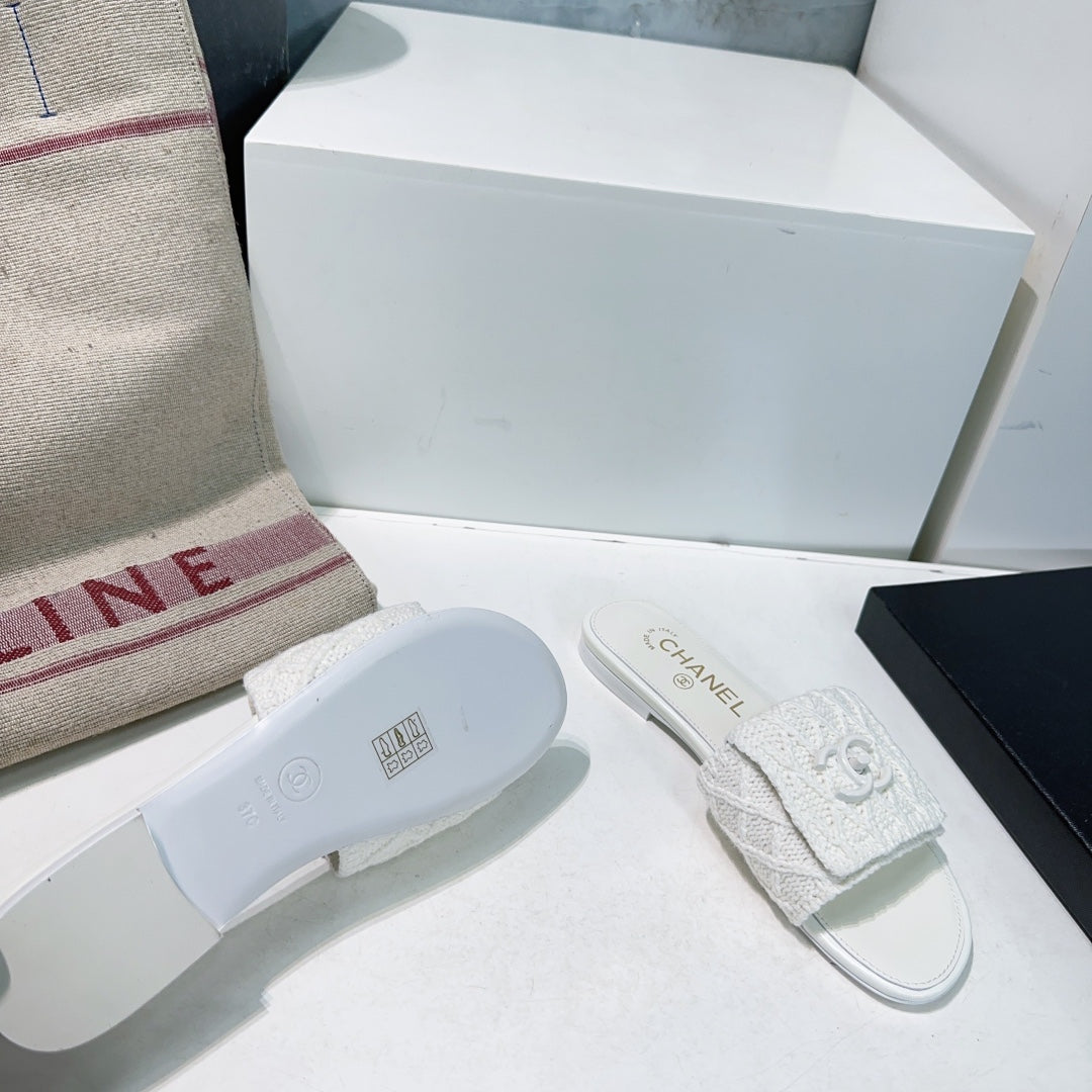 KNIT WHITE FABRIC FLAT SLIDE - 35