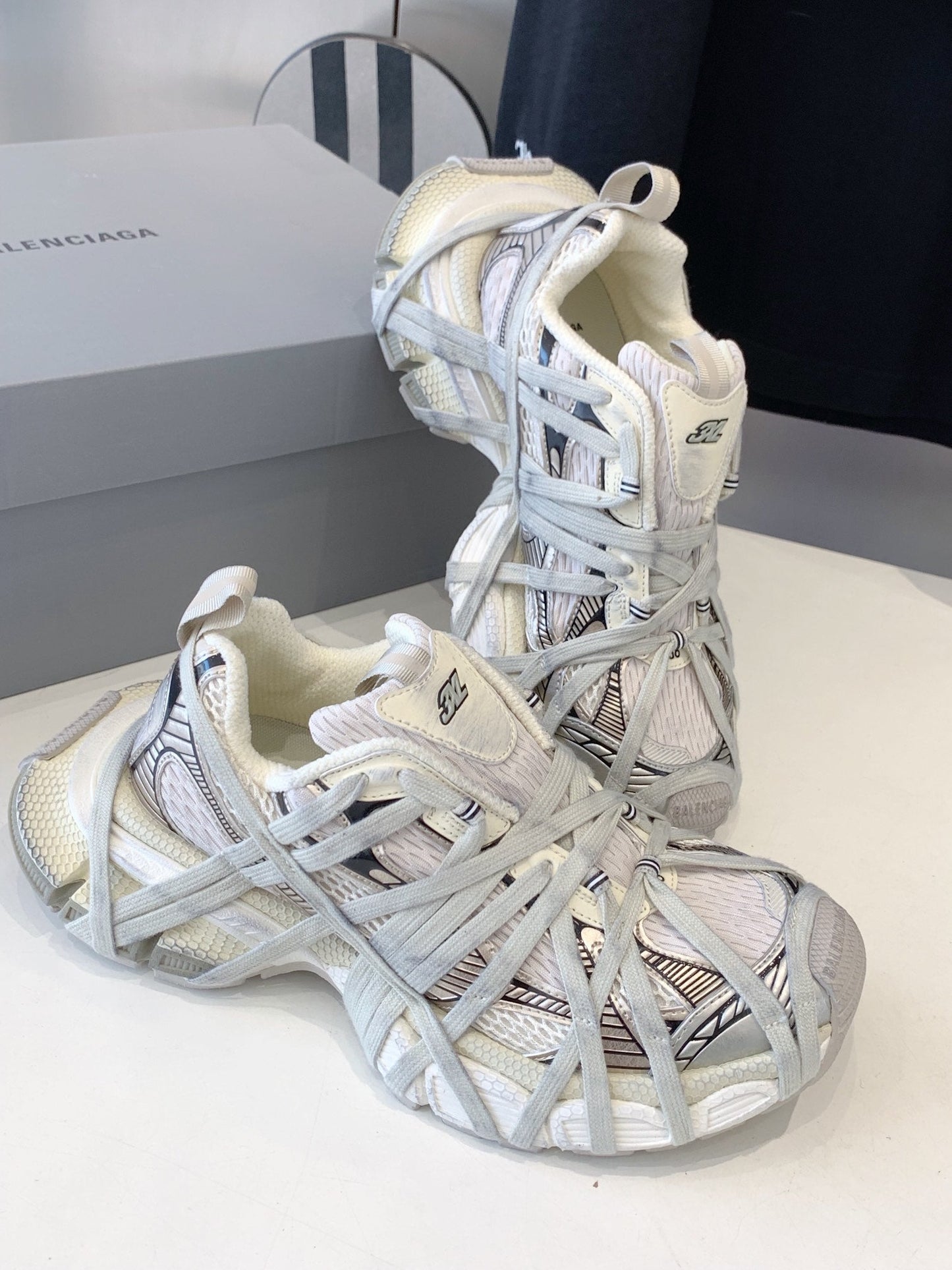 3XL EXTREME LACE SNEAKER BEIGE AND GRAY - 35