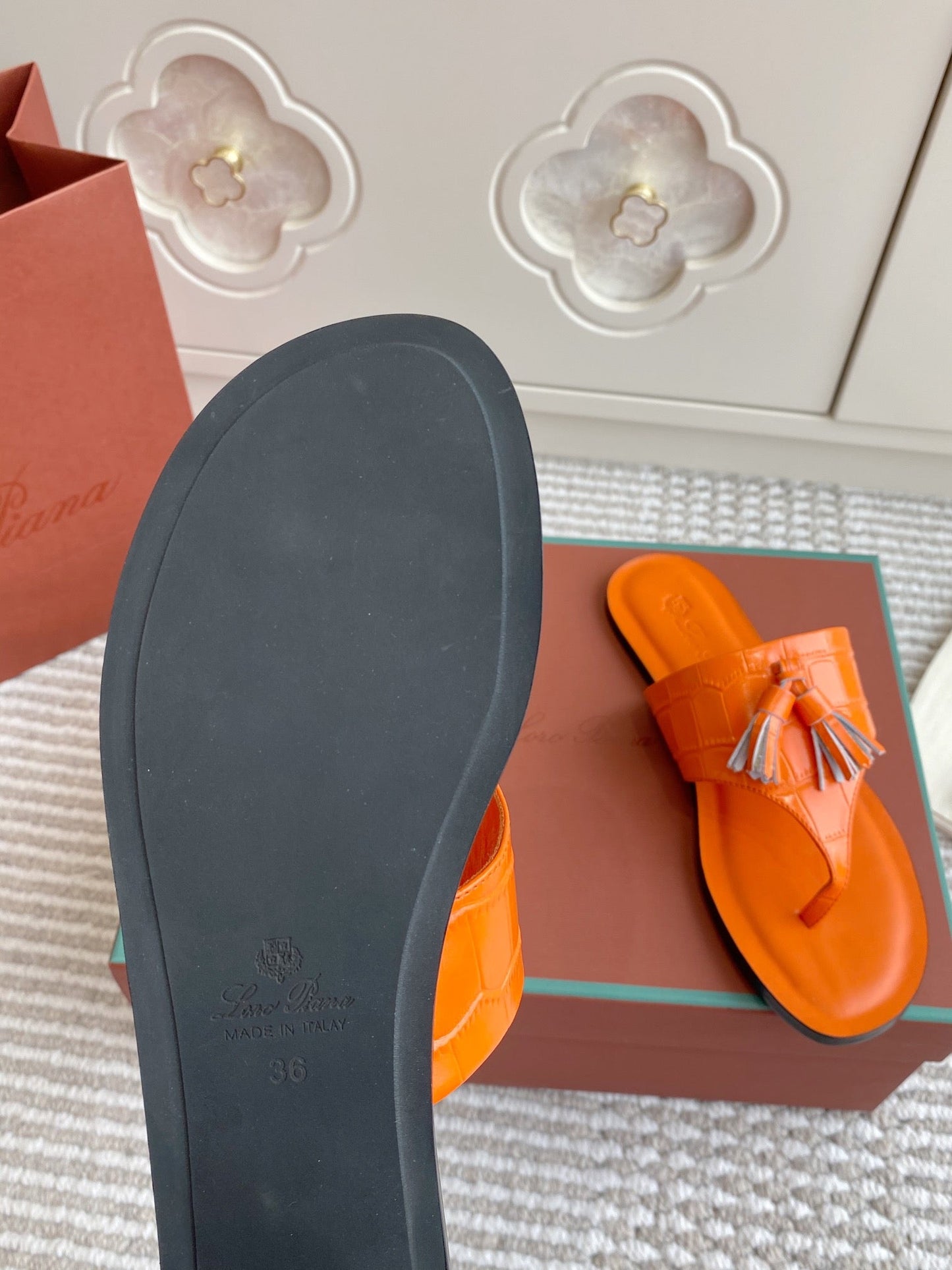 FLIP FLOPS IN ORANGE LAMBSKIN SNAKE EMBOSSING - 35