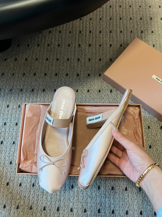 БОСОНІЖКИ МЮЛІ MIU MIU 26S BALLET З АТЛАСУ СВІТЛО-РОЖЕВОГО КОЛЬОРУ З БАНТОМ
