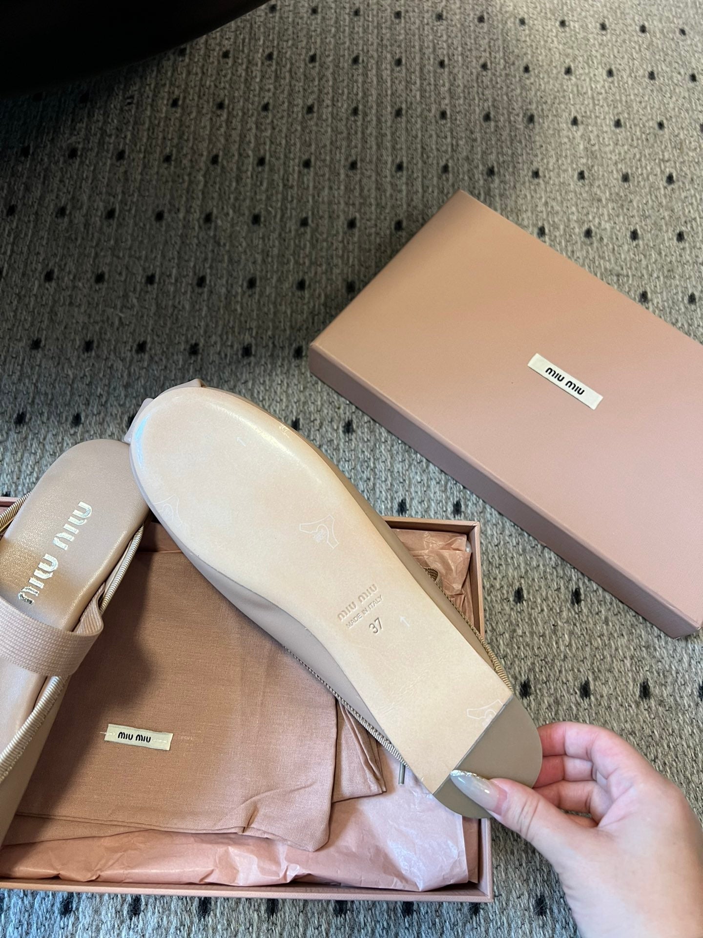 БАЛЕТНІ МЮЛІ MIUMIU 26S З ТЕЛЯЧОЇ ШКІРИ КОЛЬОРУ НЮД З БАНТОМ