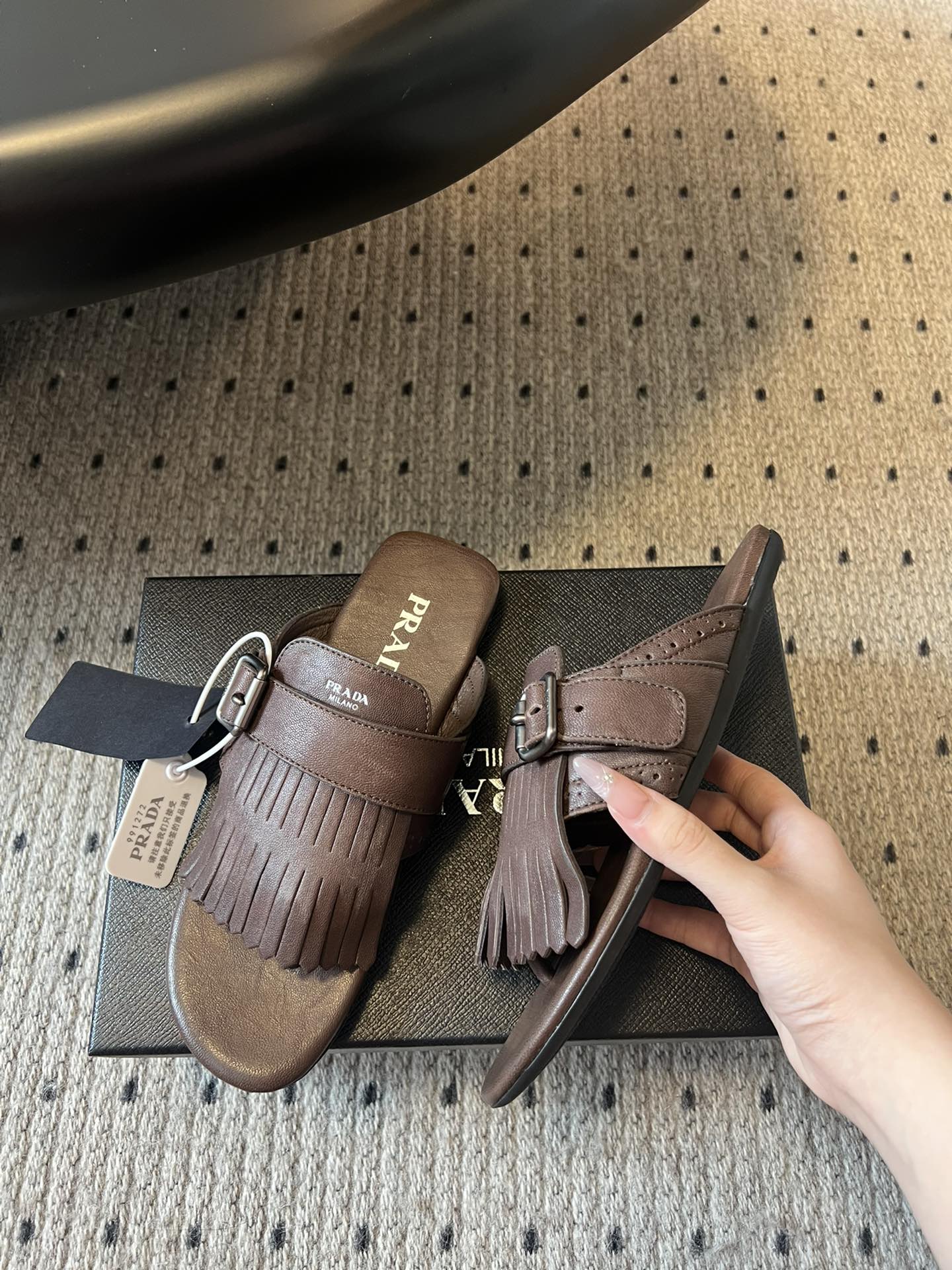PRADA 25S SHUFFLE LEATHER THONG SANDALS IN BROWN CALFSKIN - 35