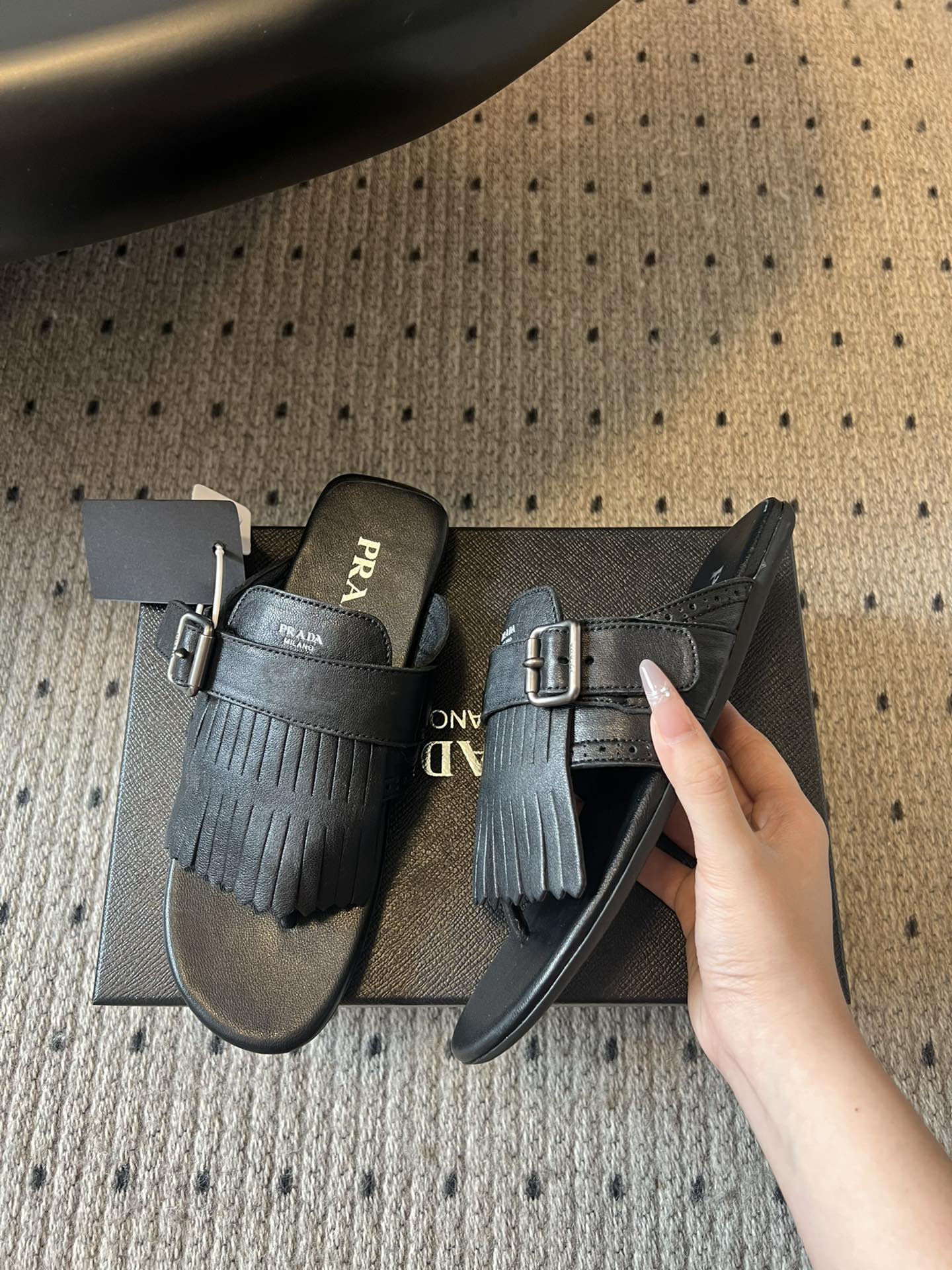 PRADA 25S SHUFFLE LEATHER THONG SANDALS IN BLACK CALFSKIN - 35