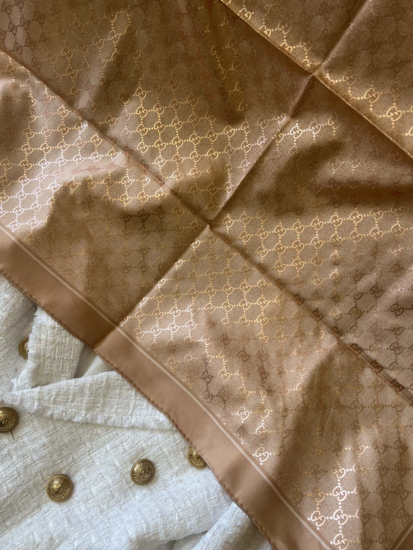 GUCCI 25S SCARF 90 IN SILK 697669