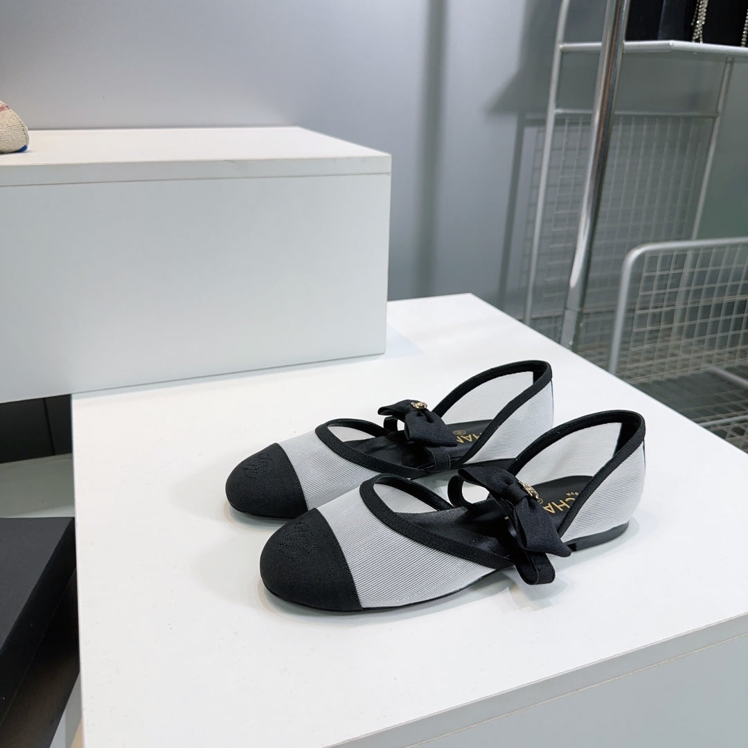 CHANEL FLAT MARY JANE SHOES 25S IN WHITE MIX BLACK MESH FABRIC EMBOSSED LOGO WITH BOW - 35