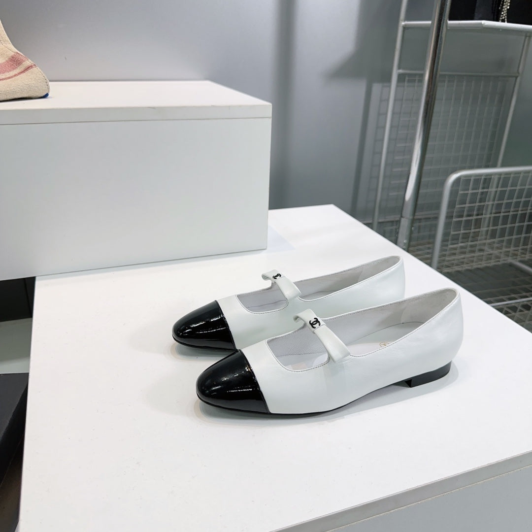 CHANEL FLAT MARY JANE SHOES 25S IN WHITE LAMBSKIN MIX BLACK GLOSSY WITH BOW - 35