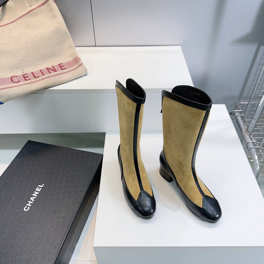 ЧЕРЕВИКИ CHANEL SHORT BOOTS 25S 45 ММ З ТЕМНО-БЕЖЕВОЇ ЗАМШІ ТА ЧОРНОЇ ОВЕЧОЇ ШКІРИ - 35