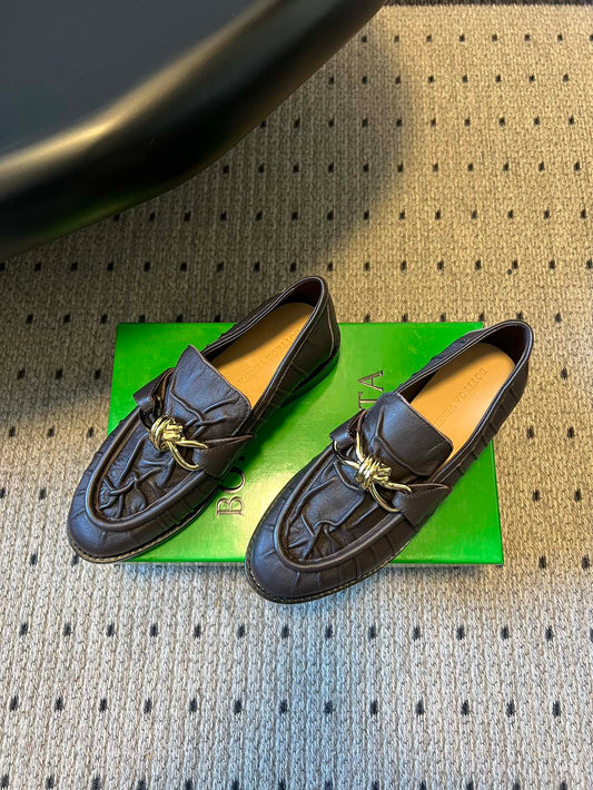 BOTTEGA VENETA 26S LOAFERS IN CHOCOLATE BROWN LAMBSKIN WITH GOLD HARDWARE