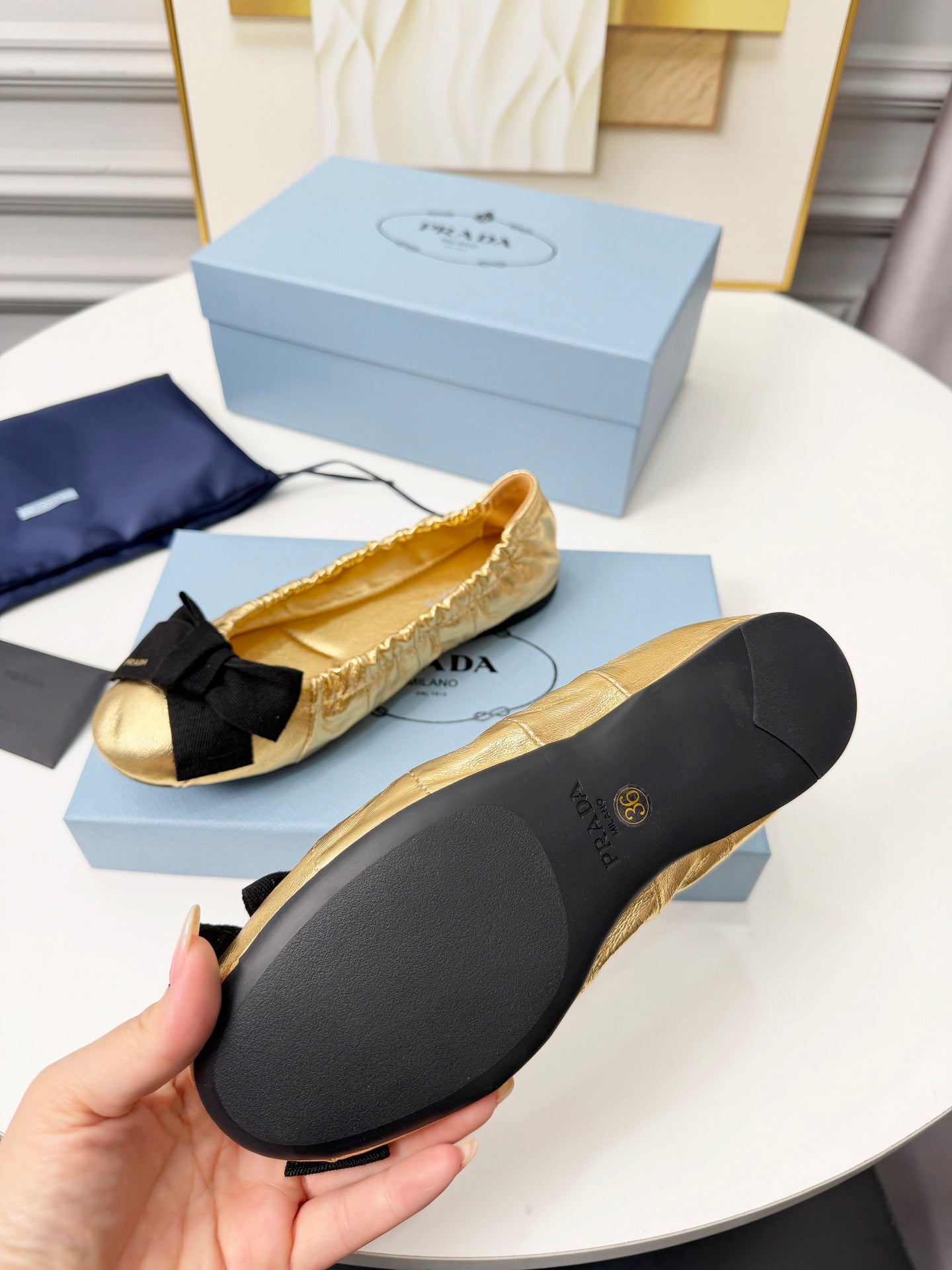 БАЛЕТКИ PRADA 26S ЗІ ШКІРИ ТЕЛЯТИ З БАНТОМ ЗОЛОТОГО КОЛЬОРУ