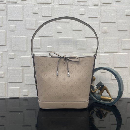 Super Vip 1:1 – Louis Vuitton Flore Mahina Galet 28Cm M12140