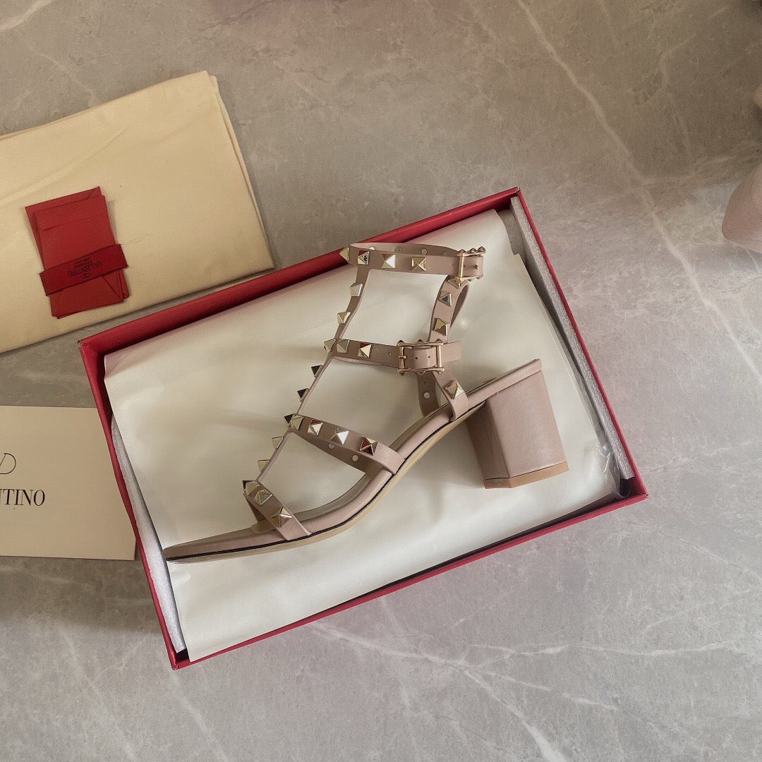 ROCKSTUD CALFSKIN ANKLE STRAP 60 SANDAL BEIGE - 35