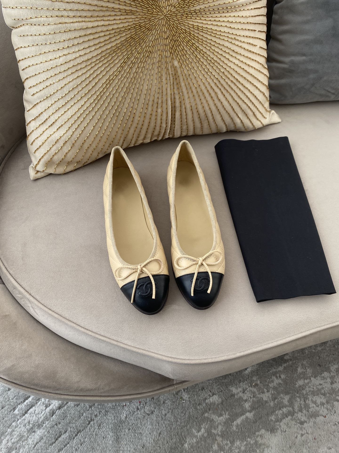 BALLET FLATS BEIGE BLACK QUILTED LAMBSKIN - 35