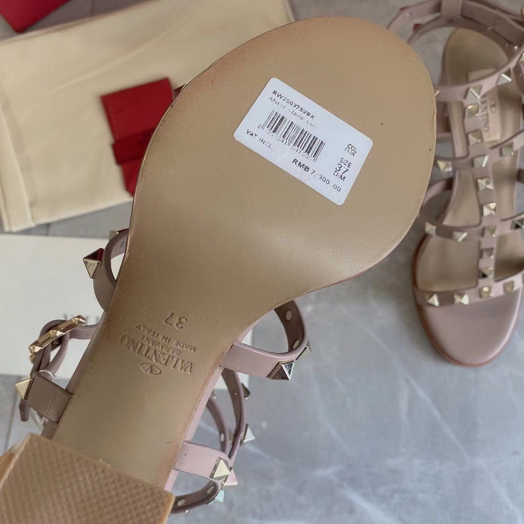ROCKSTUD CALFSKIN ANKLE STRAP SANDAL 90 BEIGE - 35