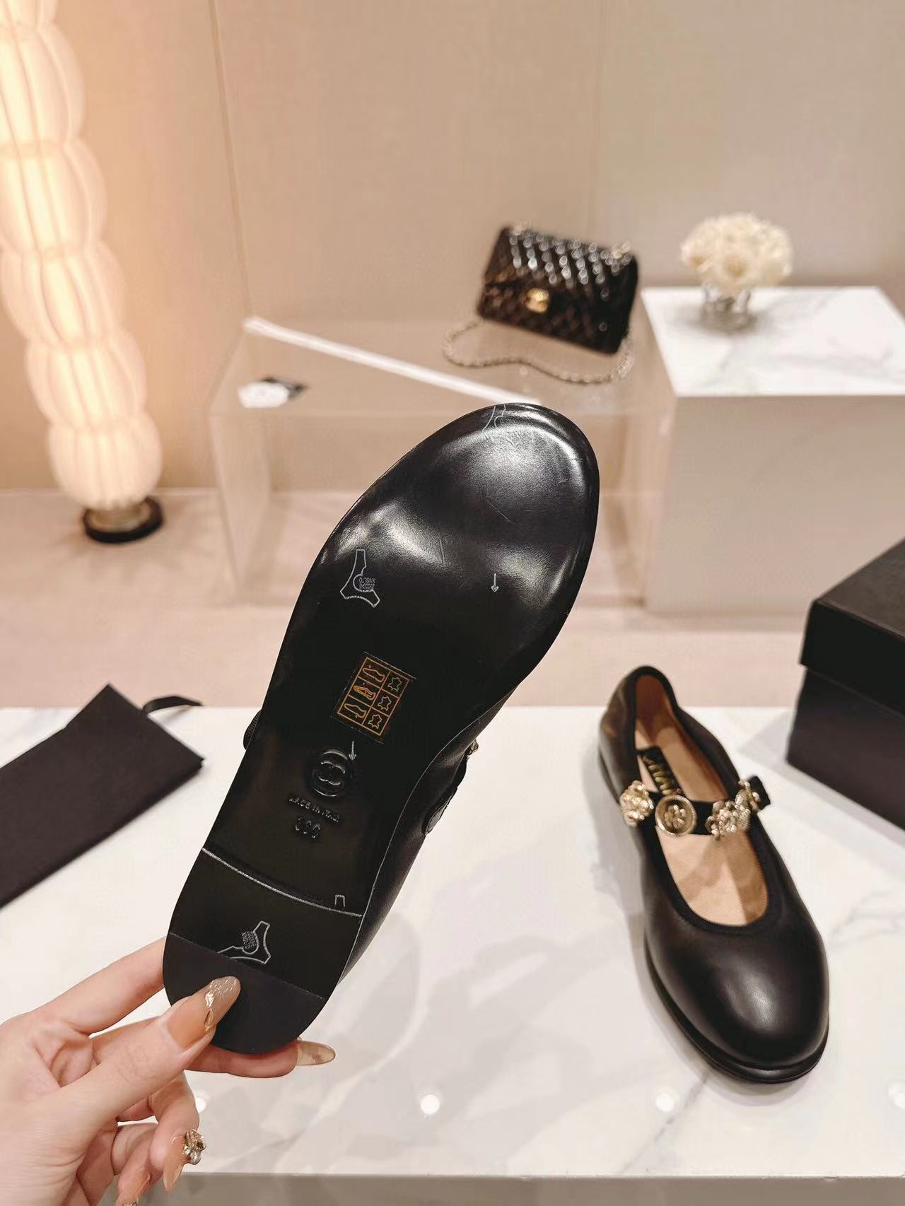 MARY JANE BLACK LAMBSKIN 24 - 35