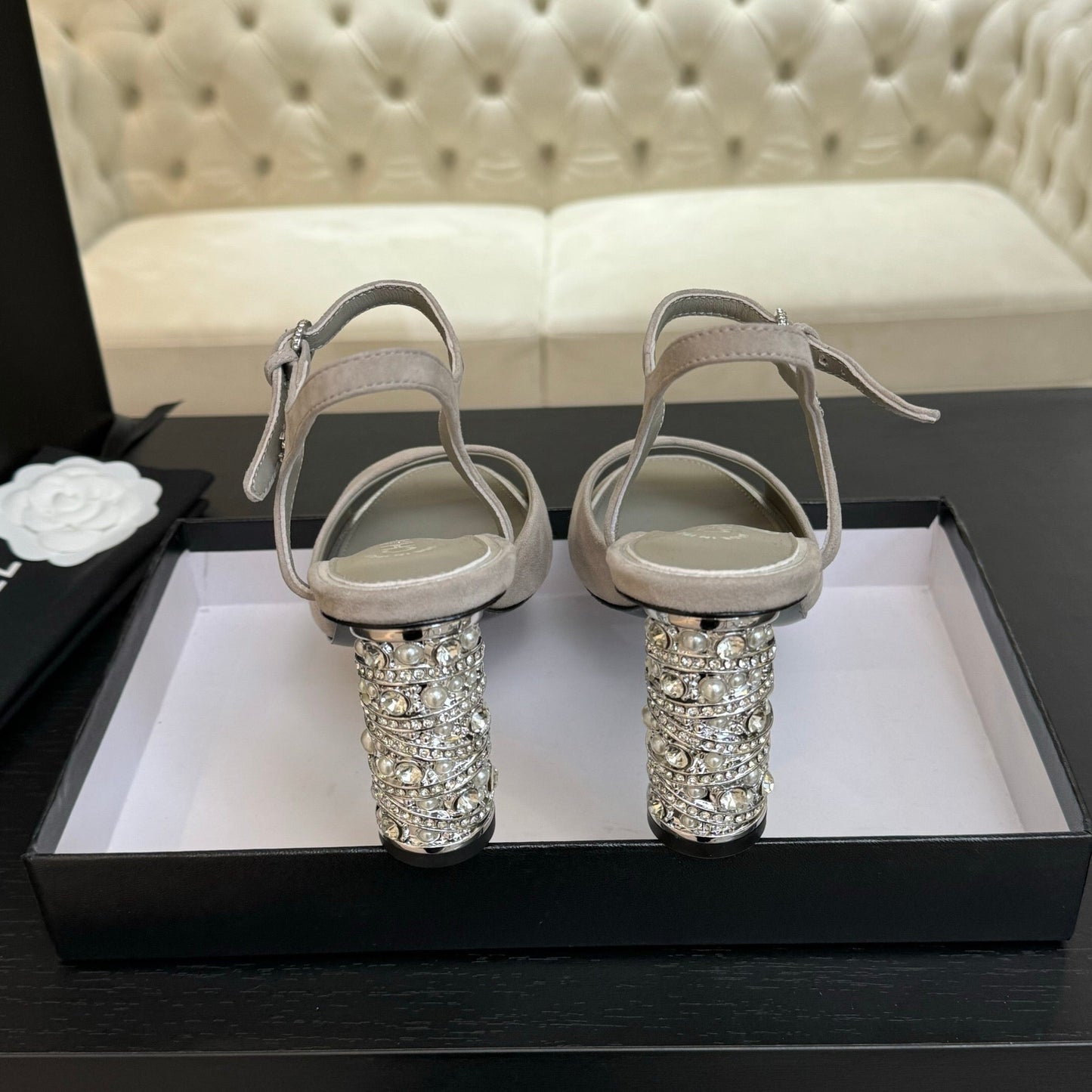 CC SUEDE KIDSKIN SANDAL IMITATION PEARLS GREY - 35