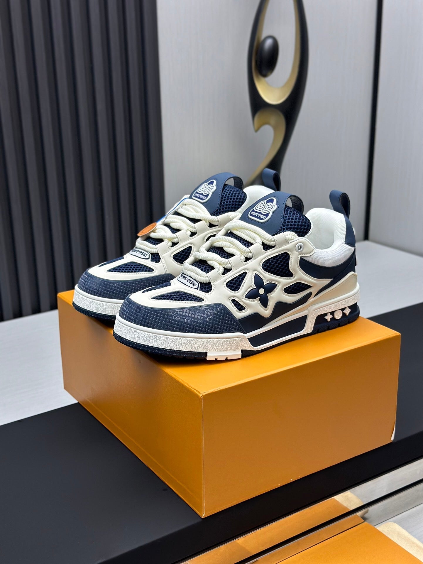 LV SKATE SNEAKER IN WHITE MIX NAVY BLUE CALFSKIN - 35